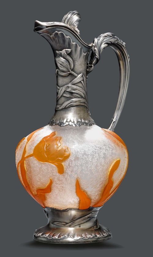 DAUM NANCY CARAFE, circa 1900 Colourless glass with orange overlay, etched and engraved, with a silver mount. Finely decorated with tulips. Signed Daum Nancy. H 27 cm.