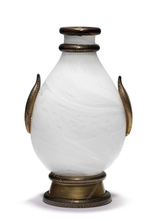 ERCOLE BAROVIER (1889 - 1974) VASE, designed in 1930 for Barovier & Toso. White and black glass with gold inclusions. Specimen from ca. 1980. Bottom inscribed Barovier & Toso Murano. H 30.5 cm.