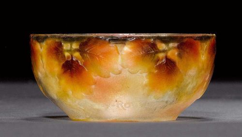 GABRIEL ARGY-ROUSSEAU SMALL BOWL, ca. 1920. Pâte-de-verre. Round bowl, decorated with leaves. Signed G. Argy-Rousseau. D 9 cm.