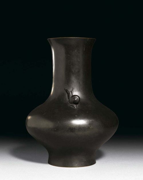 BRONZE VASE in a squat rounded form with a long stem. Beautiful proportions and light decoration: a lonesome snail carrying its house is crawling over the smooth outer wall. Signed on the bottom. Japan, Meiji/Taisho Period, H 30 cm.