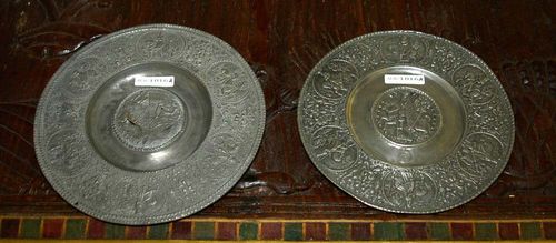 PAIR OF ELECTORAL PLATES, after 17th century designs. Nuremberg Master, probably 19th century. Pewter. With portraits of the Emperor within grotesques and arabesques. Partly damaged. D 20 and 18 cm.