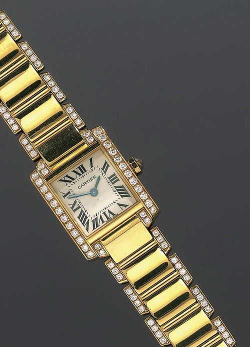 BRILLIANT-CUT DIAMOND LADY'S WRIST WATCH, CARTIER. Yellow gold 750. "Tank Française" model Ref. WE1001RC. Rectangular case No. 2385 771273CD, Lunette set with brilliant-cut diamonds on the sides, white dial with Roman numerals and blue breguet hands, crown set with 1 brilliant-cut diamond. Quartz movement, not in working order: needs repair. Gold strap with brilliant-cut diamond border and fold-over fastener. With certificate of July 2001.