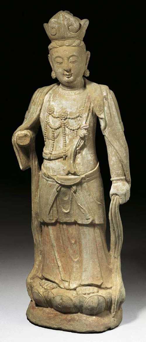 CHALK STONE STANDING BODHISATTVA. With remains of colour paint. The breast area lavishly decorated. China, Song-/Yuan-Dynasties, 13th century. H 110 cm. Stone sculptures from this period are very rare.