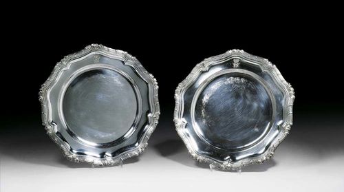 PAIR OF SILVER PLATES. Berlin circa 1916. Maker's mark  Friedländer brothers. Shaped, with moulded edge and ribbon motif, vine leaves and grapes. 801 g and 788 g. With engraved initials Willhelm II Rex under the Prussian crown.