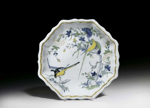 SMALL BOWL WITH PARROTS, Sinceny, 2nd half of the 18th century. D 22cm. Provenance: private collection, South Germany