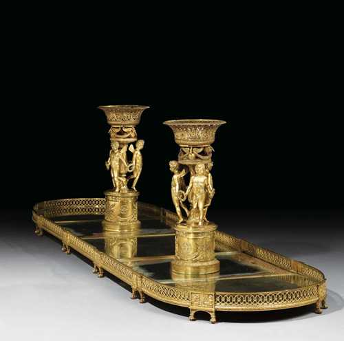 FIVE-PART TABLE GARNITURE WITH  PAIR OF BASKET-SHAPED BOWLS, Empire, P.P. THOMIRE (Pierre-Philippe Thomire, 1751-1843) attributed, Paris circa 1815/25. Matte and polished gilt bronze. With exceptionally fine bronze mounts and applications. Maximum length of lower section 254 cm, H of bowls 60 cm.