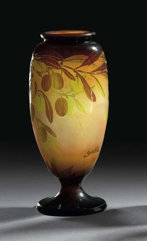 VASE, Gallé. Pink glass with double overlay in light green and brown, etched with olive decoration, signed Gallé, H. 22.5 cm.