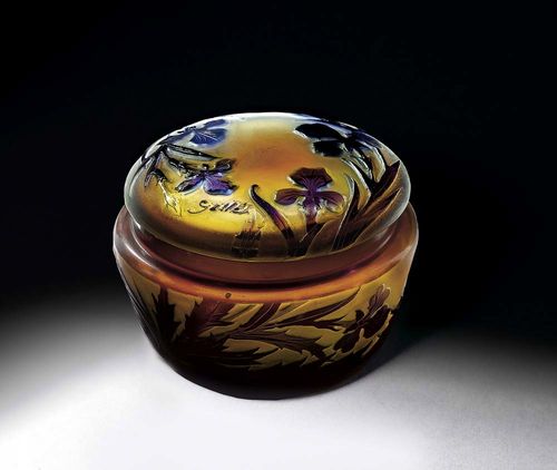 JAR, Gallé. Yellow glass with double overlay in blue and violet etched with decoration of violets,  signed Gallé, D. 11 cm.