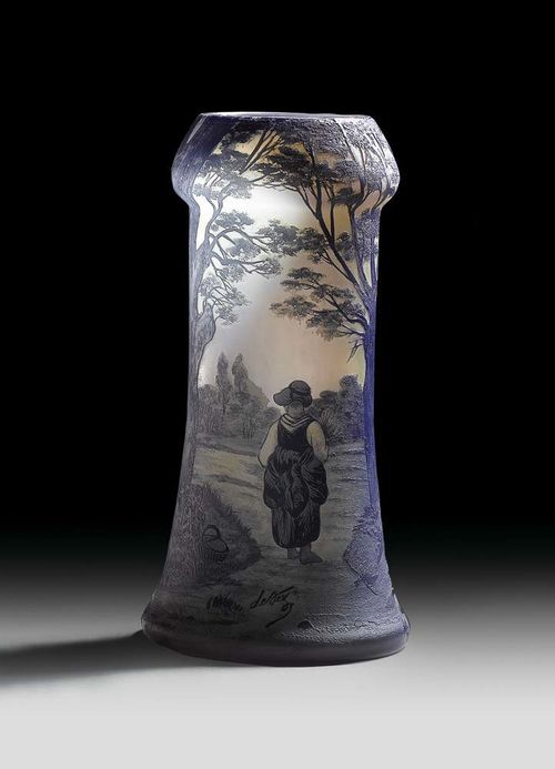 VASE Devez. Yellow glass with green overlay and etched with landscape, signed Devez, H. 25.5 cm.