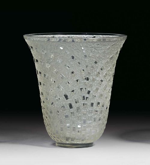 VASE "Damires", R. Lalique, 1935. Colourless glass with geometric pattern, base with etched signature: R. Lalique France, H. 23.5 cm.