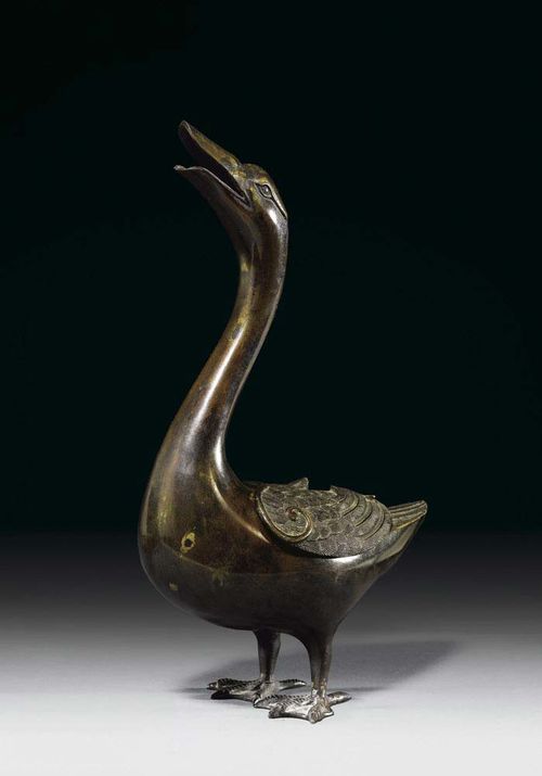 INCENSE BURNER in the form of a goose with an extended neck. Removable lid on back with fine feather relief. Dark-brown bronze. China, 18th century. H 26.5 cm.