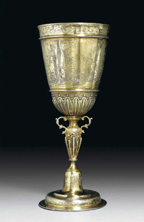 SILVER-GILT CUP. Augsburg, 1st half 17th century Maker's mark Matthäus Schaller I. The foot with imbrication, the cup ribbed and engraved above forest hunting scene.  H 19 cm, 150 g.