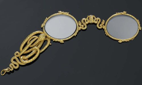 GOLD LORGNETTE, ca 1900. Yellow gold. Very fancy lorgnette, the frame, bow and handle in the shape of finely structured snakes in solid yellow gold. The "handle-snake" is additionally adorned with 2 small diamond roses as eyes. With a Tiffany seal.