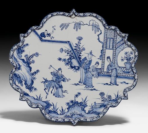 PLAQUE WITH CHINOISERIE DECORATION,