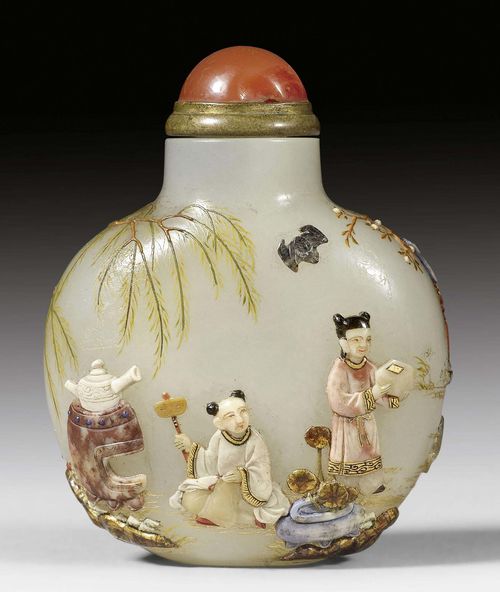 A JADE SNUFFBOTTLE WITH OVERLAY IN VARIOUS MATERIALS. China, Qing dynasty, height 4.9 cm.