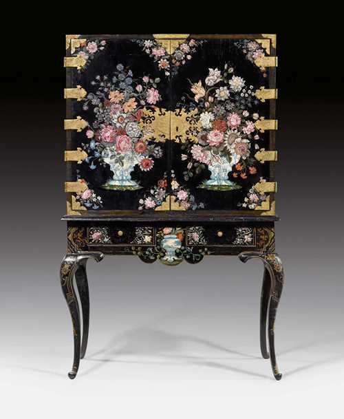 PAINTED LACQUER CABINET "A FLEURS",Regence, The Netherlands or England circa 1700/1720. Wood painted on all sides. Lower section with 2 adjacent drawers. Front with double doors. Exceptionally fine painted interior with 11 drawers of various sizes, inside with old painting. Exceptionally fine bronze mounts and drop handles. 105x53x167 cm.