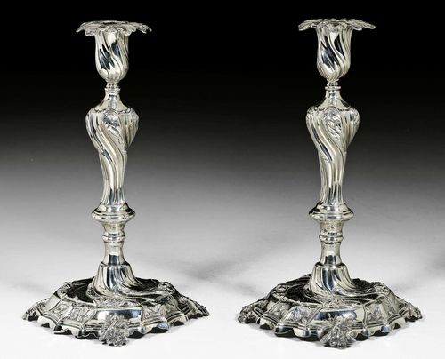 PAIR OF CANDLEHOLDERS. Marked Amsterdam 1772.Maker's mark IH with tree. H: 24 cm. Total weight: 940 g.