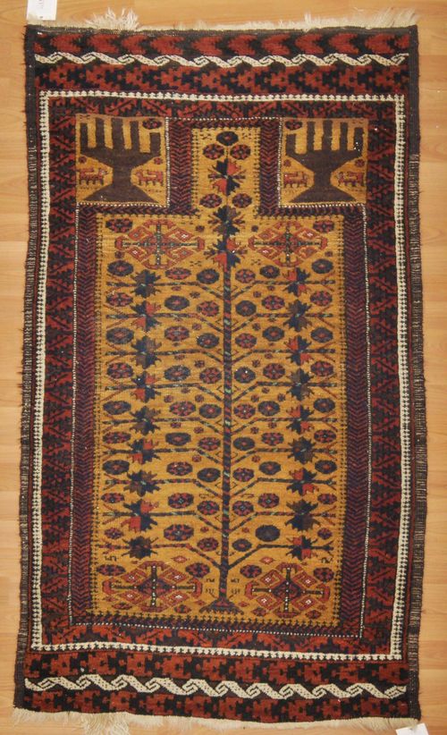 BELUTCH antique. With a yellow Mihrab with tree of life and a rust red border. Good condition, 77x160 cm.