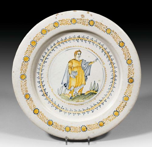 LARGE PLATE. CASTELLI D'ABRUZZO, FIRST HALF OF THE 17th CENTURY.D 40.5 cm.