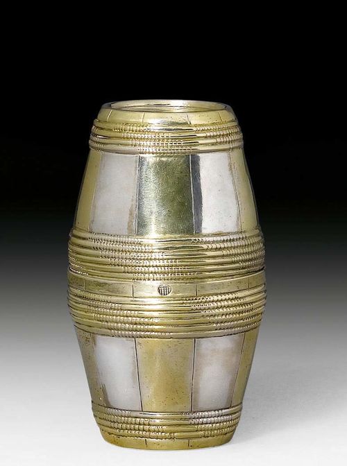 BARREL-FORM BEAKER,parcel gilt. Goerlitz 1700. Maker's mark: G.B. 2 cups when separated. H 10.8 cm. 93 g.