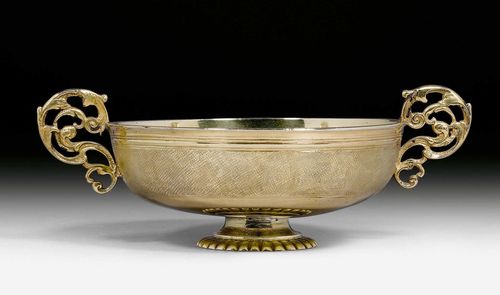 SILVER-GILT BOWL WITH HANDLES,Strasbourg 2nd half of the 17th century. The wall chased with snakeskin decoration. Handles on both sides. With original casket. H 6.5 cm. 246 g.