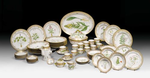 FLORA DANICA' TABLE SERVICE,Royal Copenhagen, modern. Painted with botanical species, labeled on the back with the Latin name. Comprising: 1 oval platter (38 cm), 8 dinner plates (25 cm), 8 soup plates (24.5 cm), 6 appetizer plates (19.5 cm), 6 bread plates (17 cm), 1 round tureen (25 cm), 4 small bowls (14 cm), 1 ashtray (8 cm), 6 coffee cups and saucers, 6 mocha cups and saucers, 1 coffee pot and cover, 1 milk jug, 1 sugar bowl. Underglaze blue wave mark and manufacturer stamp "Royal Copenhagen Denmark' in green, painter's mark. (65)