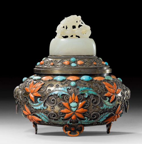 A MAGNIFICENT SILVER CONTAINER AND COVER WITH CORAL AND TURQUOISE INLAYS. Mongolia, length 18 cm.