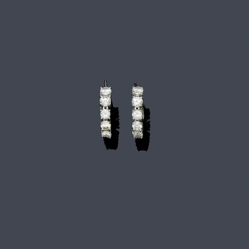 DIAMOND EAR STUDS. White gold 750, pins in white gold 700. Decorative Creole ear studs, each of 1 row of 10 brilliant-cut diamonds. Total weight of the diamonds ca. 2.80.