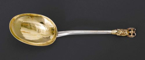 HERMA SPOON, Peterlingen (Payerne) 17th century. Maker's mark: HT. Parcel gilt. Verso of bowl, engraved with fantasy insect with plant legs. Spoon handle with rat's tail and herma. L 17 cm, 35g. Provenance: Private collection, Vaud.