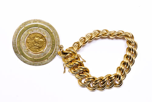 GOLD BRACELET WITH COIN PENDANT, ca. 1958.