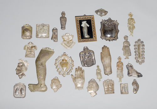 LOT COMPRISING 29 VOTIVE OBJECTS