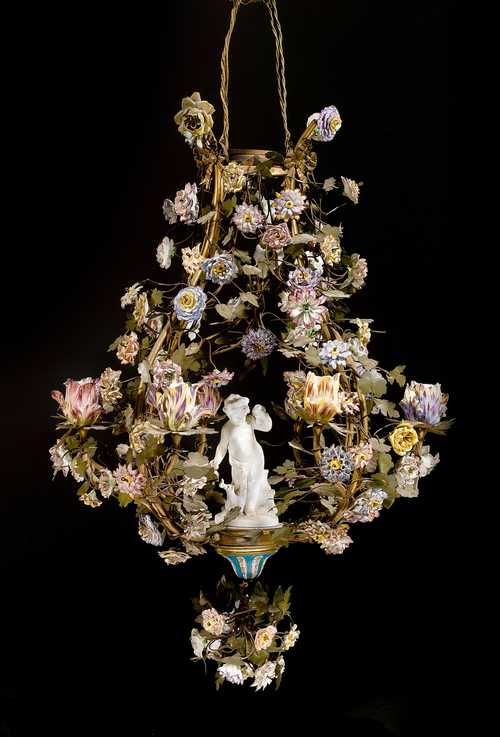 CHANDELIER WITH PORCELAIN FLOWERS,