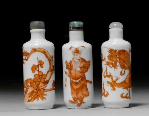 THREE IRON-RED DECORATED PORCELAIN SNUFF BOTTLES.
