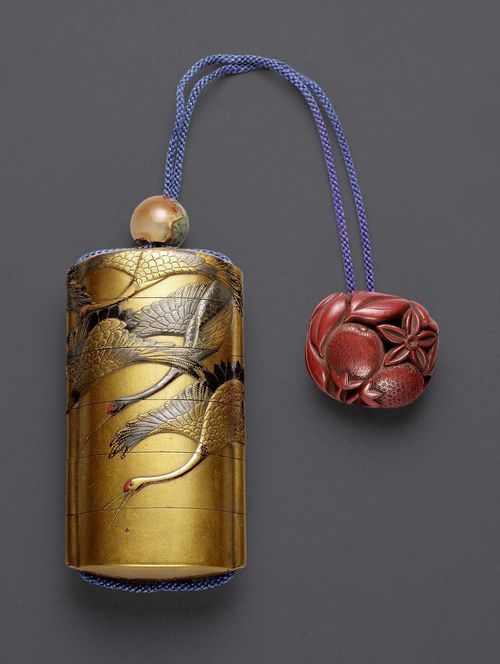 A FUNDAME INRÔ WITH FLYING CRANES. Japan, 19th c. Height 10 cm. Signed: Kôami.