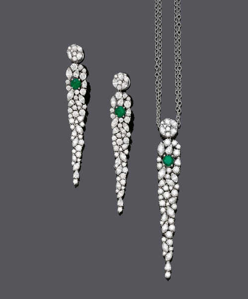 EMERALD AND DIAMOND PENDANT WITH CHAIN AND EAR PENDANTS.