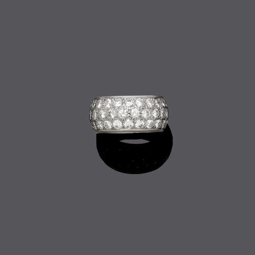 DIAMOND RING, BY VAN CLEEF & ARPELS.
