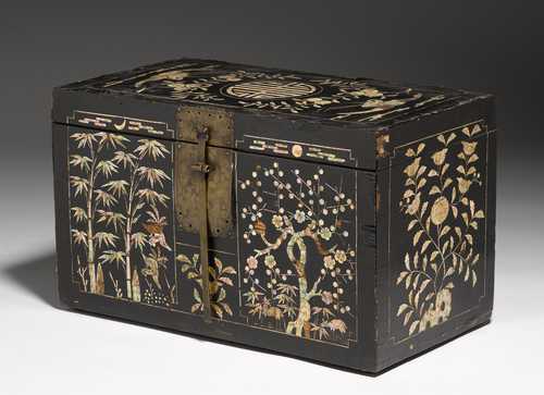 A BLACK LACQUER BOX WITH MOTHER-OF-PEARL INLAYS. Korea, Joseon Dynasty, 19th c.. 45x24x27 cm. Somewhat damaged.