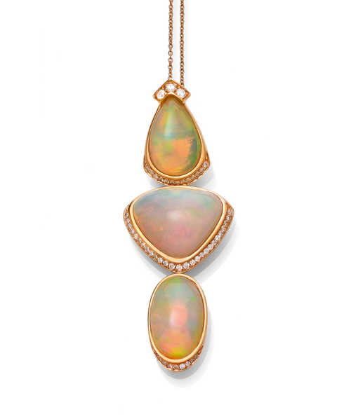 OPAL AND DIAMOND PENDANT WITH CHAIN.
