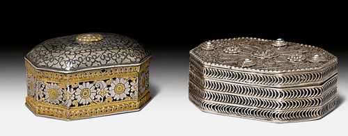TWO HEXAGONAL SILVER BOXES. India and Nepal, L 7.4 und 8.7 cm, W (together) 270 g. The Indian box with openwork, partly gilded and nielloed. The Nepalese box with filigree and turquoise inlay. (2)