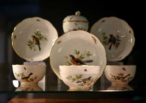 TEA TABLEWARE WITH PAINTED BIRD DECORATION,