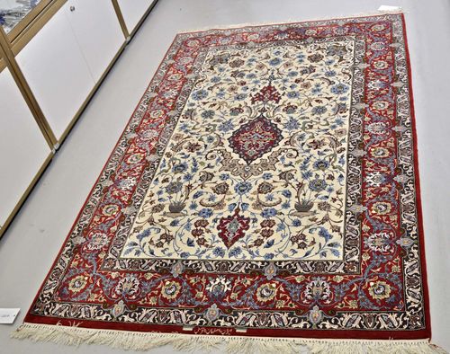 ISFAHAN. White ground with a central medallion, patterned with trailing flowers and palmettes, red border, 130x200 cm.