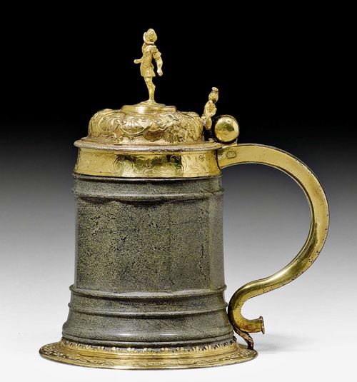 SERPENTINE TANKARD. With gilt copper mount. Germany, 17th century.One loss to the stone. Green/gray speckled serpentine. H 18 cm.