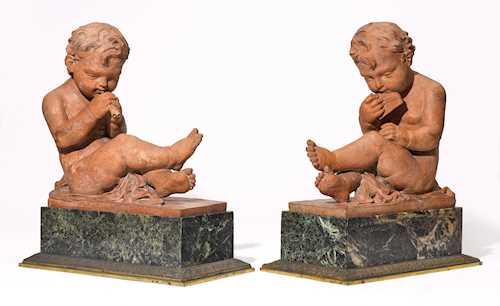 A PAIR OF SEATED PUTTI