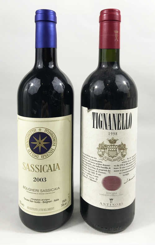 LOT DE 2 BTS: 1 bt Bolgheri Tenuta San Guido Sassicaia 0.75 L 2003 ; 1 bt Toscana Antinori Tignanello 0.75 L 1998