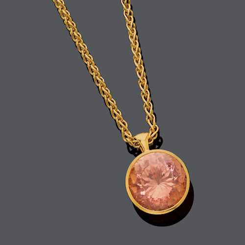 MORGANITE AND GOLD PENDANT, BY LANG, WITH CHAIN.