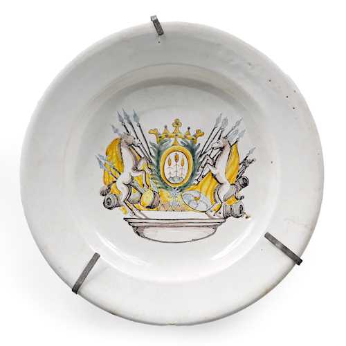 A FAIENCE CREST PLATE WITH SWISS FAMILY COAT OF ARMS