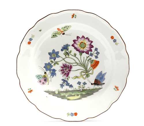 A PLATE WITH 'BIENENMUSTER' PATTERN