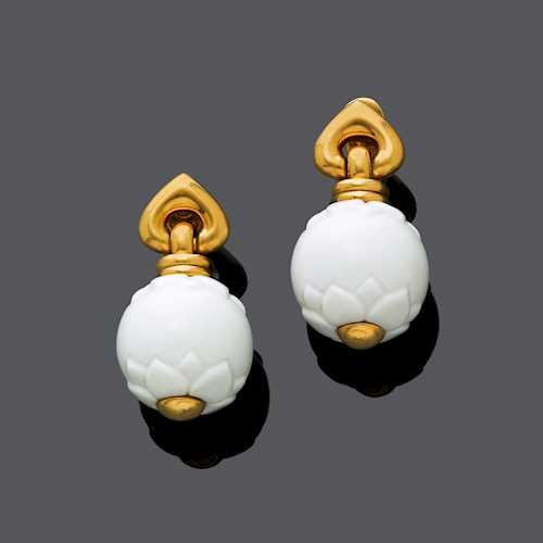 PORCELAIN AND GOLD EARCLIPS, BY BULGARI.