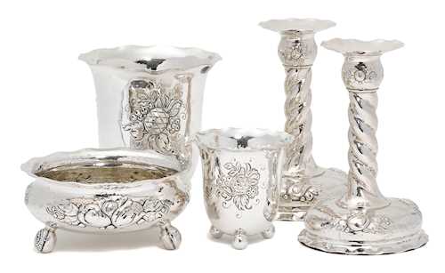 LOT COMPRISING A PAIR OF CANDLESTICKS, A ROUND BOWL AND TWO BEAKER-SHAPED VASES