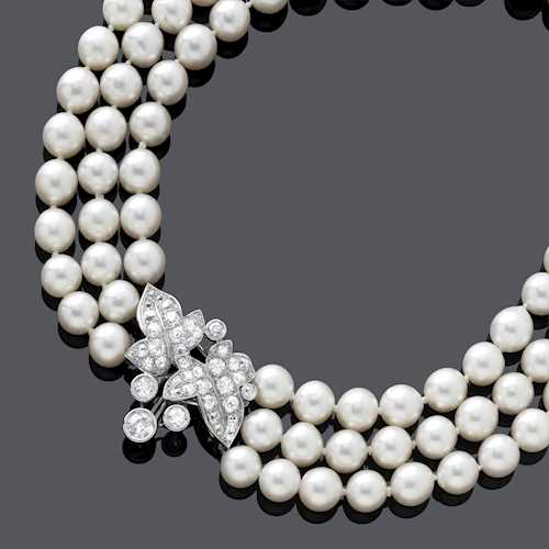 PEARL AND DIAMOND NECKLACE, ca. 1970.